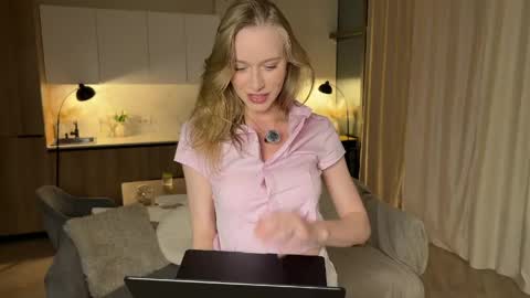 UnnaBella online show from 05-26-26, 07:32