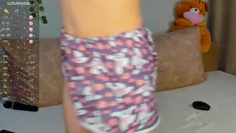 Sofie Ross online show from 10-04-25, 06:39
