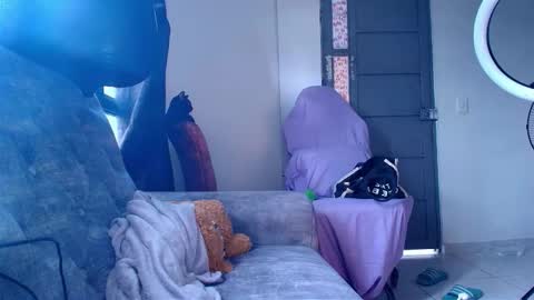 new INSTA   online show from 11-16-25, 07:52