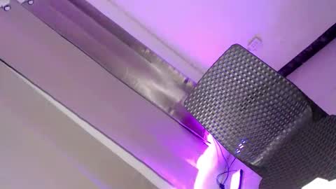 ur_caroline18 online show from 10-04-25, 11:41