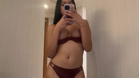 Snapshot of ur_mija_veronica chatting on 04-20-26, 05:16 Veronica Lodge online show from 04-20-26, 05:16