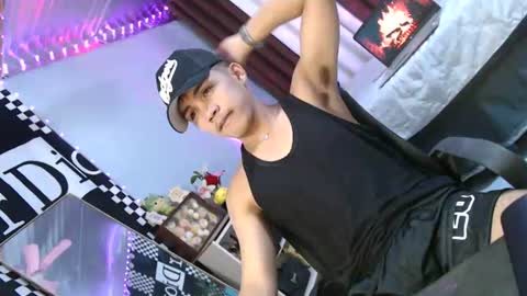Snapshot of ur_shan21 chatting on 07-08-26, 03:38 ur_shan21 online show from 07-08-26, 03:38
