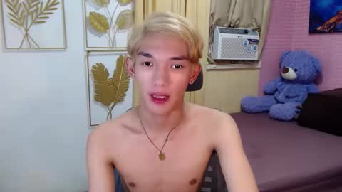 Snapshot of urasian_john20 chatting on 04-11-26, 05:45 urasian_john20 online show from 04-11-26, 05:45