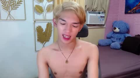 Snapshot of urasian_john20 chatting on 04-12-26, 04:39 urasian_john20 online show from 04-12-26, 04:39