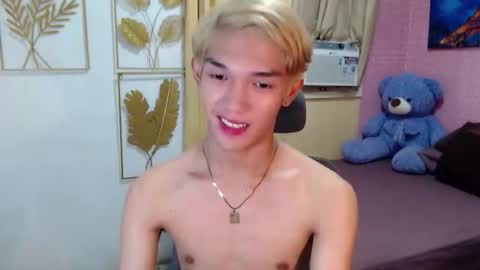Snapshot of urasian_john20 chatting on 04-12-26, 05:51 urasian_john20 online show from 04-12-26, 05:51