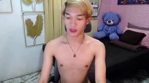Snapshot of urasian_john20 chatting on 05-17-26, 05:20 urasian_john20 online show from 05-17-26, 05:20