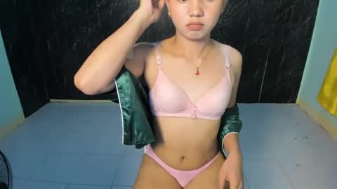 Snapshot of urasian_kat chatting on 02-25-25, 12:47 urasian_kat online show from 02-25-25, 12:47