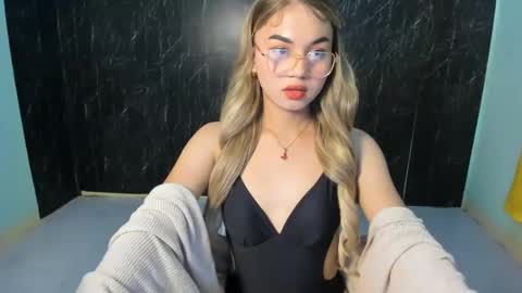Snapshot of urasian_kat chatting on 03-10-25, 12:15 urasian_kat online show from 03-10-25, 12:15