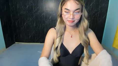 Snapshot of urasian_kat chatting on 03-10-25, 03:20 urasian_kat online show from 03-10-25, 03:20