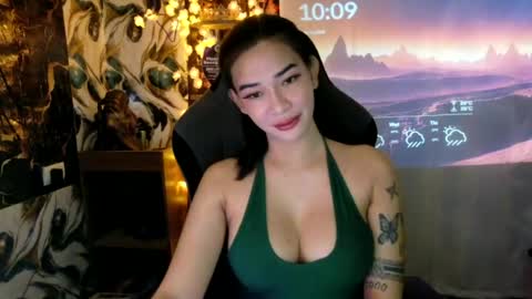 Snapshot of urasiandreamgirlxxx chatting on 06-14-26, 02:09 jess online show from 06-14-26, 02:09