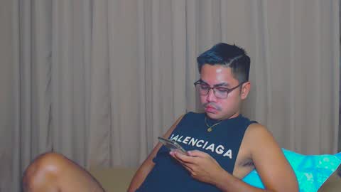 Snapshot of urasianversahunkxx chatting on 02-26-25, 07:31 johnzen online show from 02-26-25, 07:31