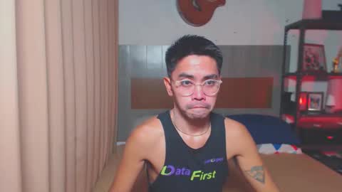 Snapshot of urasianversahunkxx chatting on 11-06-25, 10:49 johnzen online show from 11-06-25, 10:49