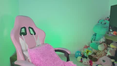 Snapshot of urbaby6irl chatting on 07-08-26, 10:20 Danielle online show from 07-08-26, 10:20