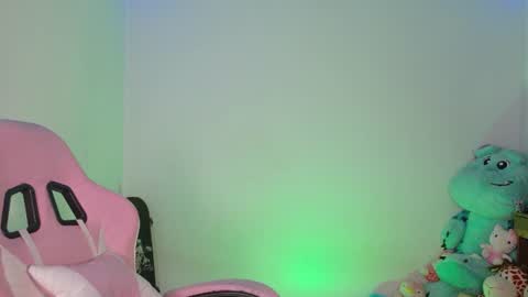 Snapshot of urbaby6irl chatting on 07-21-26, 09:33 Danielle online show from 07-21-26, 09:33