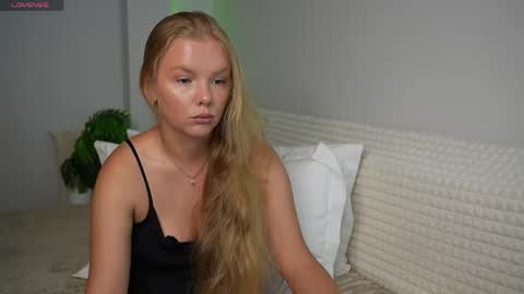 Snapshot of urblonde001 chatting on 06-07-26, 11:30 Ksenia Pterson online show from 06-07-26, 11:30