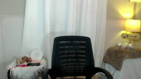 Snapshot of urcrushnextdoor_ chatting on 02-09-25, 03:23 urcrushnextdoor_ online show from 02-09-25, 03:23