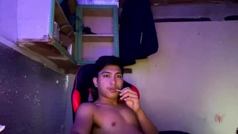 Snapshot of urcuteguy_jhonx chatting on 10-05-25, 12:42 Dannie online show from 10-05-25, 12:42