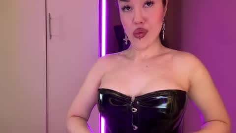 Margo online show from 10-19-25, 06:03