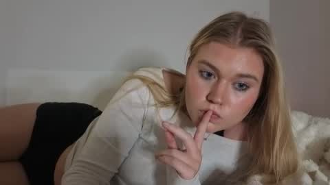 Snapshot of urfavcollegegirl chatting on 11-11-25, 12:54 Maryia Kay online show from 11-11-25, 12:54