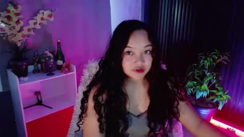 Snapshot of urfavouritecravings chatting on 03-04-26, 05:57 Scarlet online show from 03-04-26, 05:57