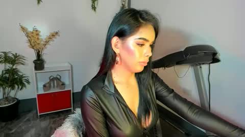 Angela Cullens online show from 01-05-25, 02:41