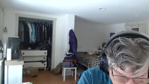 Gregor online show from 02-11-25, 05:07