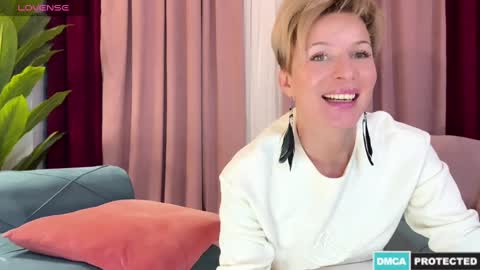 Snapshot of urgoddessjenny chatting on 12-14-24, 07:25 Jenny online show from 12-14-24, 07:25
