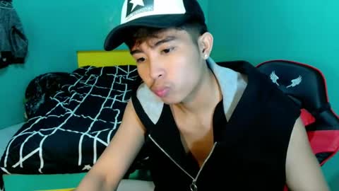Snapshot of urhot_jeremyxx chatting on 05-17-26, 05:09 jeremy online show from 05-17-26, 05:09