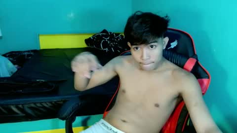 Snapshot of urhot_jeremyxx chatting on 06-01-26, 07:48 jeremy online show from 06-01-26, 07:48