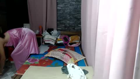 urhotvivian11 online show from 12-22-25, 08:28