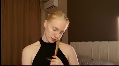 ElizabethLizy online show from 06-12-26, 06:29