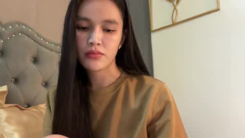 Amira online show from 12-22-25, 01:35