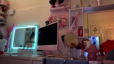 urlittlefilipina online show from 12-22-25, 05:15