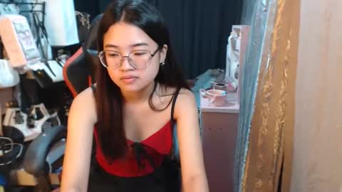 Snapshot of urlovelychinita chatting on 10-15-25, 01:06 urlovelychinita online show from 10-15-25, 01:06