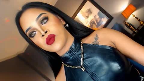 UrMajestyTyra online show from 11-18-25, 01:11