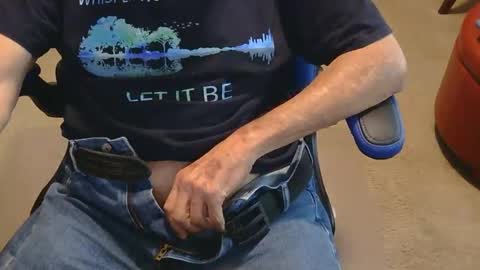 Snapshot of urmilkman chatting on 10-18-25, 04:08 urmilkman online show from 10-18-25, 04:08