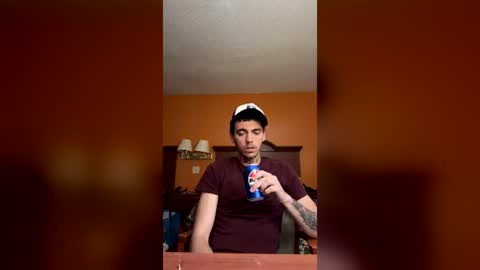 Snapshot of urmomscuddlebuddy chatting on 07-02-26, 07:09 sexysk8rboi online show from 07-02-26, 07:09