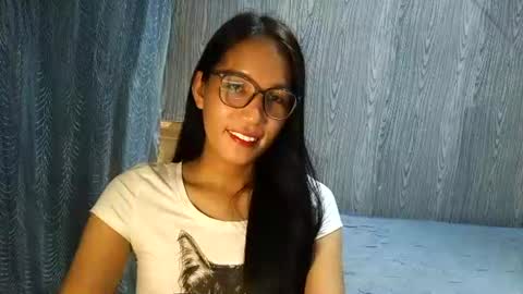 Snapshot of urpinaylovelyjuliaxxx chatting on 06-09-26, 01:01 queen julia not into CHEAPGUY online show from 06-09-26, 01:01