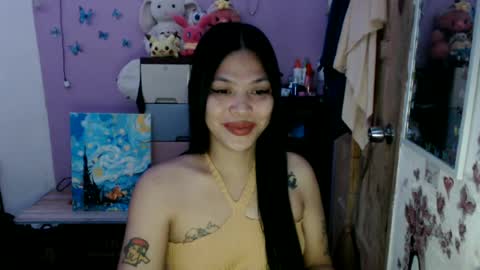 Snapshot of urpreciouspinayxxx chatting on 06-21-26, 12:19 hi im kim online show from 06-21-26, 12:19