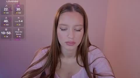 Snapshot of ursexybbhere chatting on 06-19-26, 07:06 Olivia online show from 06-19-26, 07:06