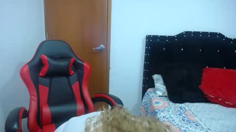 Eveling Blanco  online show from 10-26-25, 01:00