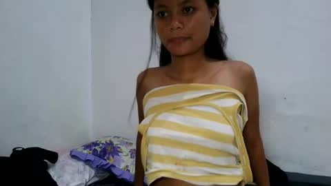 Snapshot of ursweetereca18 chatting on 05-13-26, 08:06 ERECA online show from 05-13-26, 08:06
