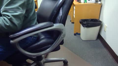 Snapshot of useemie chatting on 12-31-24, 12:21 useemie online show from 12-31-24, 12:21