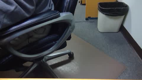 Snapshot of useemie chatting on 01-13-25, 11:17 useemie online show from 01-13-25, 11:17