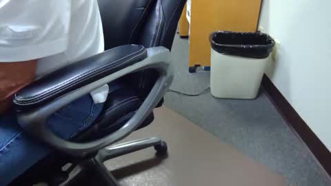 Snapshot of useemie chatting on 10-02-25, 10:50 useemie online show from 10-02-25, 10:50