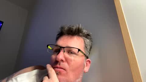 Snapshot of usernamehey chatting on 02-03-25, 11:47 HeyMic online show from 02-03-25, 11:47