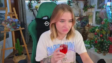 Snapshot of uvrays999 chatting on 01-01-25, 01:15 Leila online show from 01-01-25, 01:15