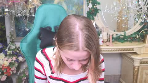 Snapshot of uvrays999 chatting on 01-23-25, 05:52 Leila online show from 01-23-25, 05:52