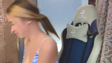 Snapshot of uvrays999 chatting on 10-17-25, 03:47 Leila online show from 10-17-25, 03:47