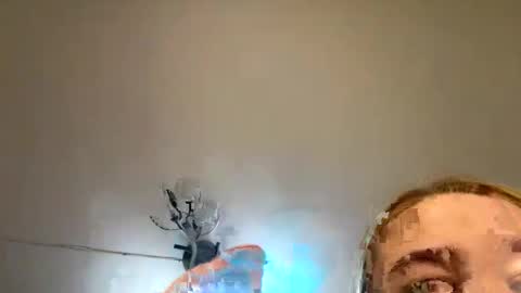 Snapshot of uvrays999 chatting on 10-23-25, 04:39 Leila online show from 10-23-25, 04:39